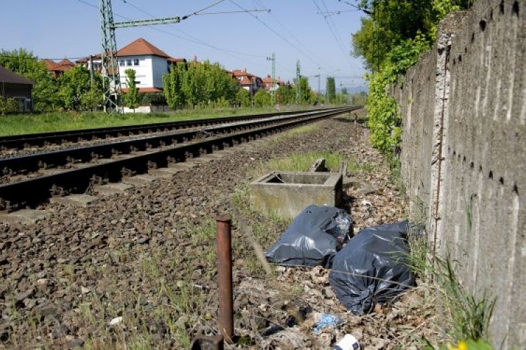 Felveszi a kesztyűt az illegális szemetelőkkel szemben a MÁV