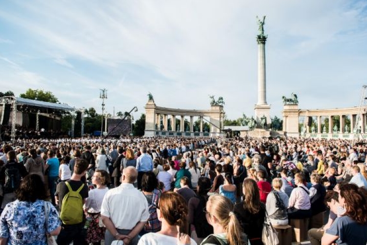 Hódmezővásárhely, Apátfalva és Kecskemét fiataljai táncolnak együtt a világhírű Fesztiválzenekarral