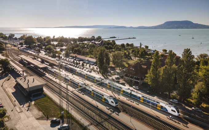 Kora ősszel is érdemes vonattal utazni a Balatonhoz