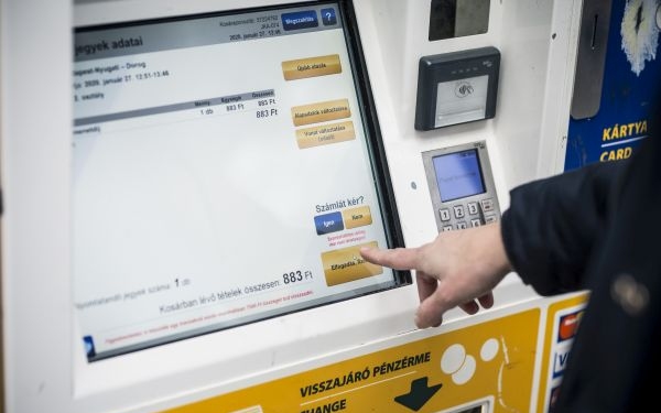 Megtriplázza a jegykiadó automaták számát a MÁV-START