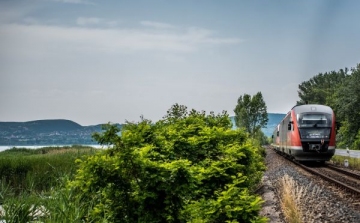 Negyedmilliónál is több balatoni utas a szezon első két hetében