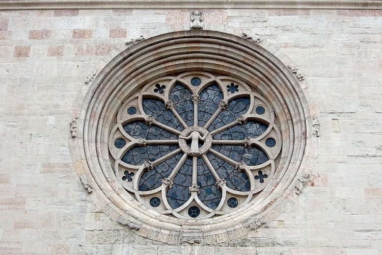 Tartós élelmiszert gyűjtenek jövő vasárnaptól a katolikus templomokban