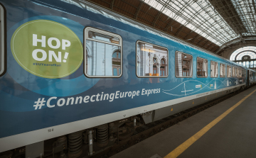 Budapesten a Connecting Europe Express vonata