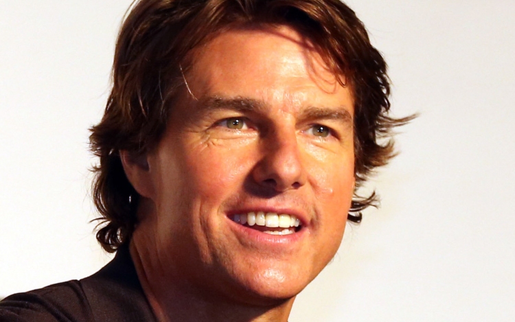 Tom Cruise drogfutárnak áll