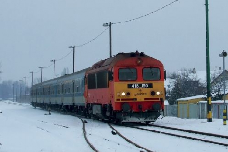 Karácsony előtt mentesítő vonatok is segítik a hazautazást