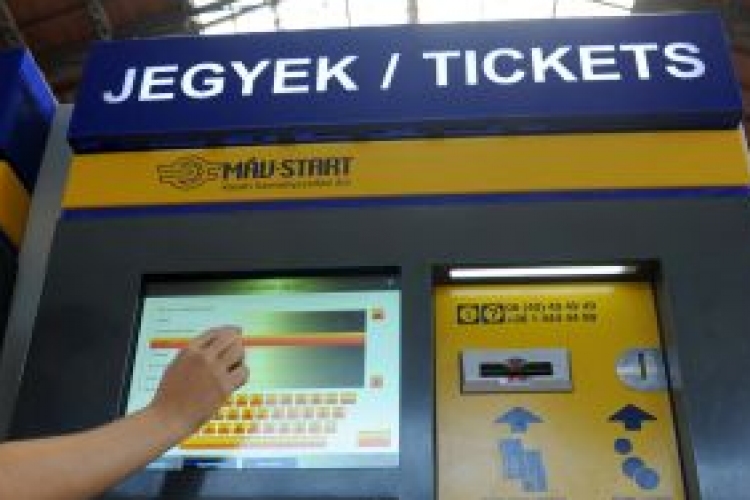 Útvonaltervezéstől a jegynyomtatásig – korszerű automaták egyre több állomáson